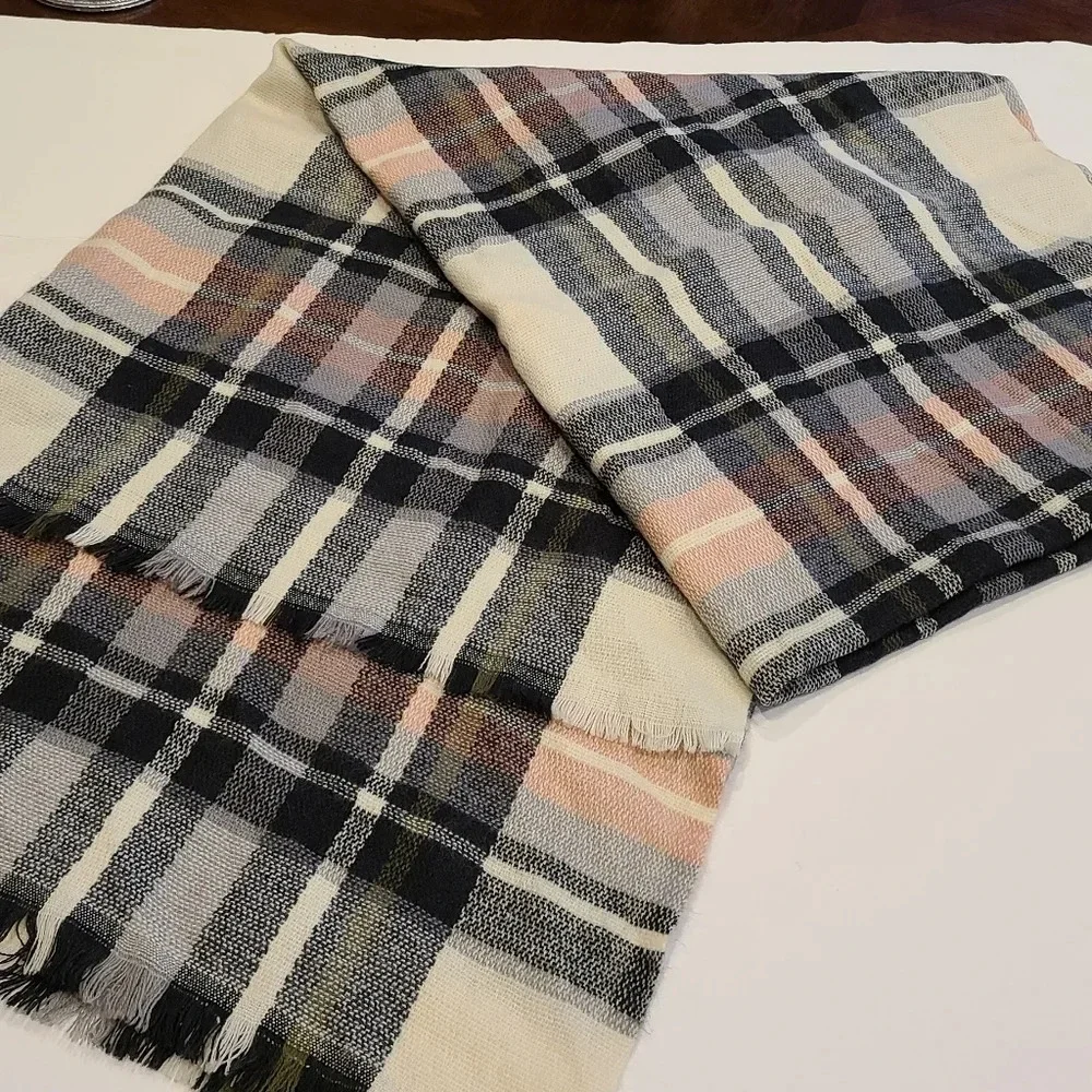 Look Women's Scarf plaid size 30×76 in.